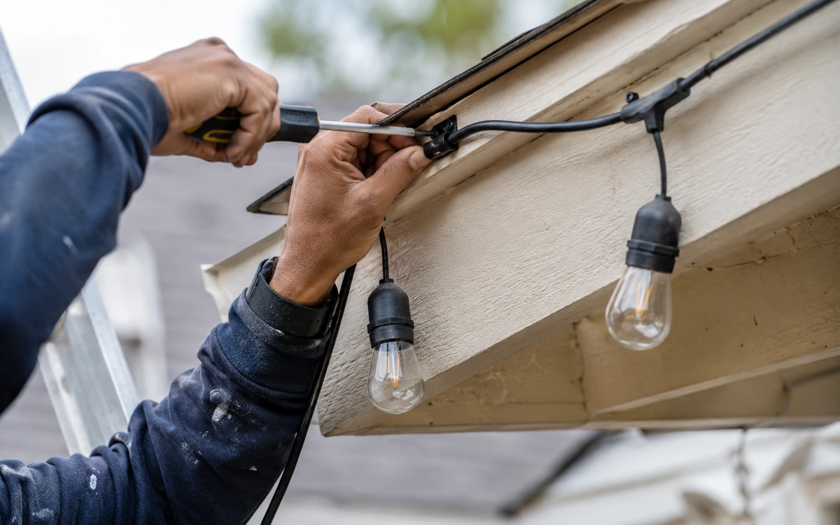 String light installation contractor